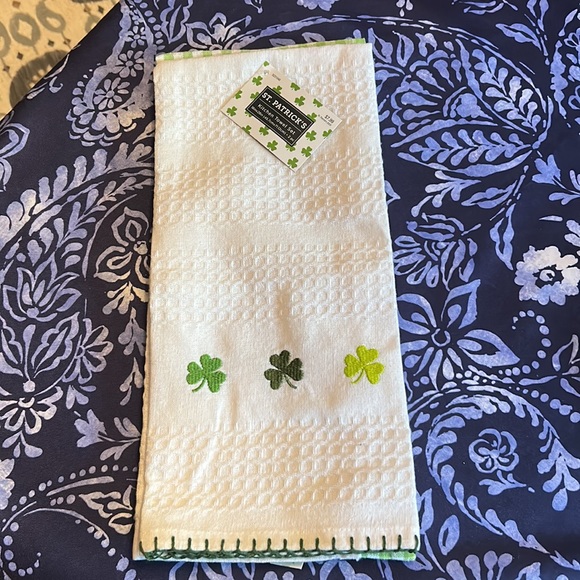 St.Patrick’s Day! ☘️ Bundle! Dish towels, door hangers, tray decor. ☘️💚☘️ - Picture 2 of 4